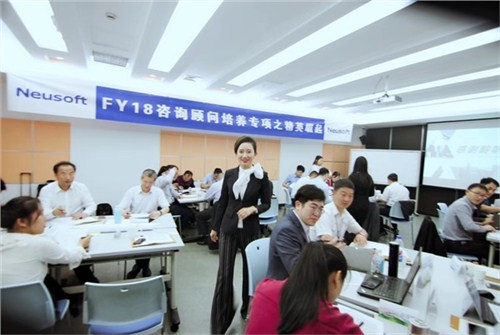 昆明企業(yè)禮儀教學(xué)班 云南皇禮禮儀學(xué)院提供專業(yè)培訓(xùn)與信息技術(shù)咨詢服務(wù)
